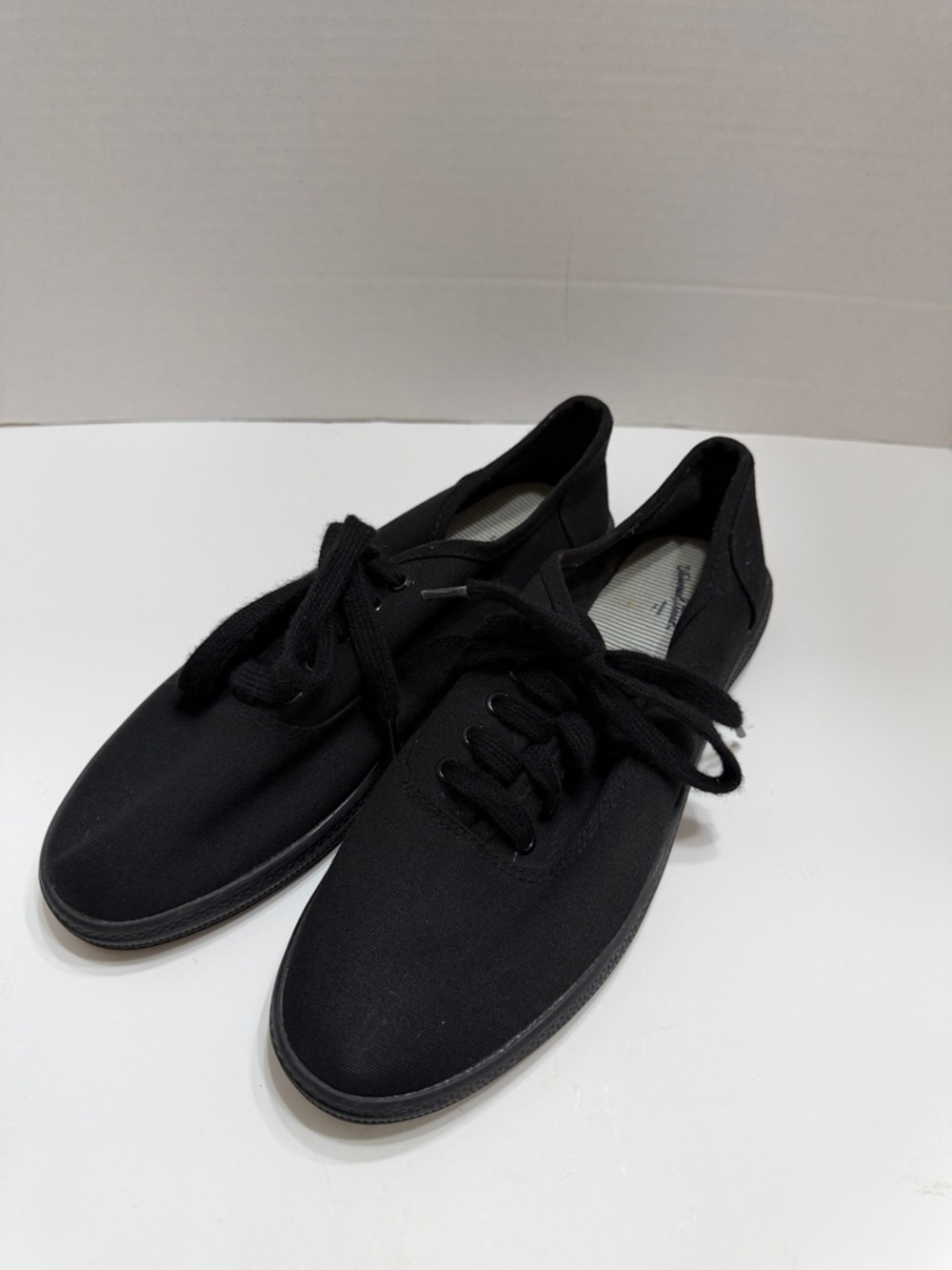 Universal Thread Black Canvas Lace-Up Sneakers Women